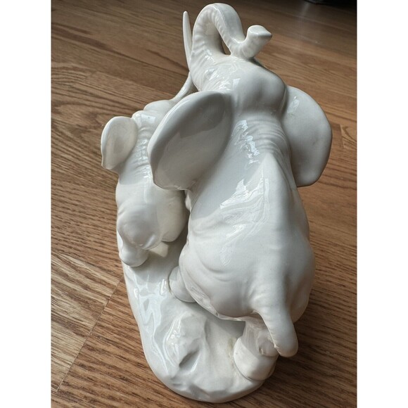 Vintage Elephant Figurine‎ Mother & Baby Trunk Up Porcelain  5X6 Inches Japan - Picture 3 of 9